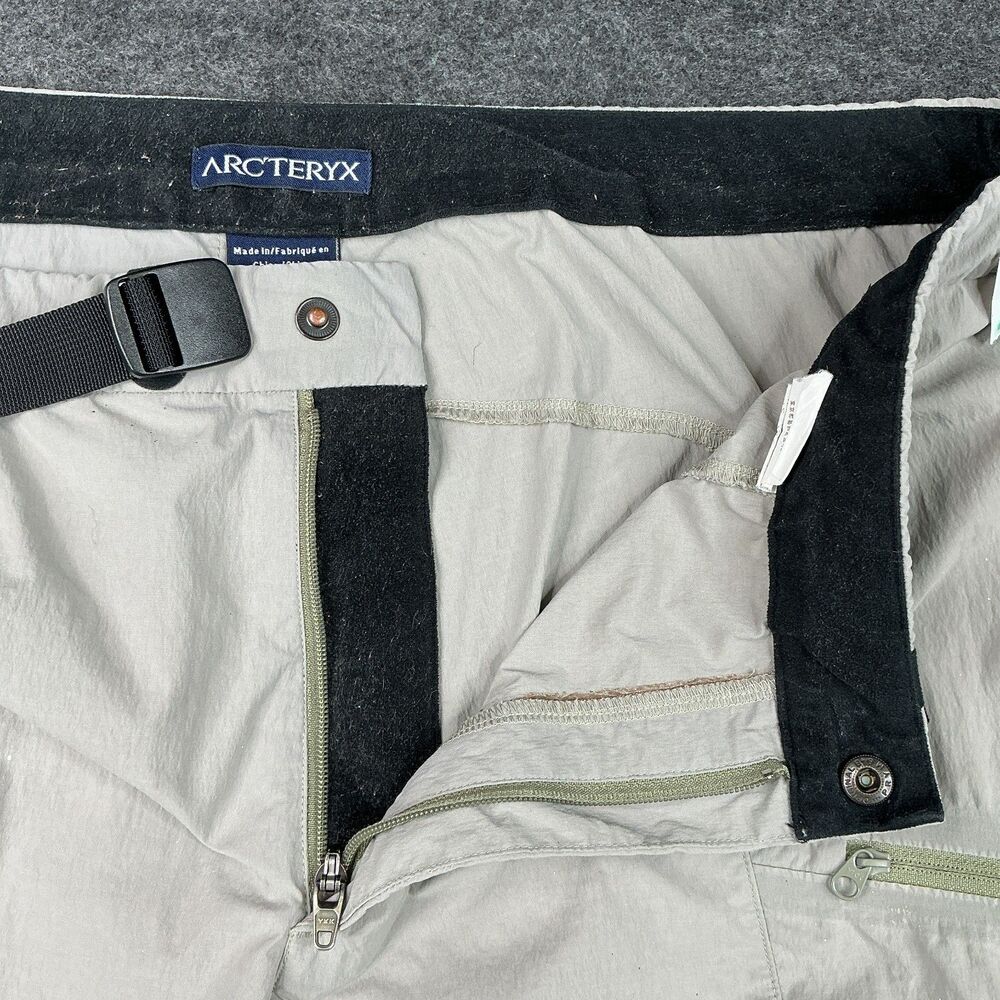 Arc'teryx Men's Nylon Hiking Shorts Size 34 Grey Stone Belted Cargo Zip Pockets - Picture 9 of 12